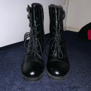 Size 9 Guess Bombat boots